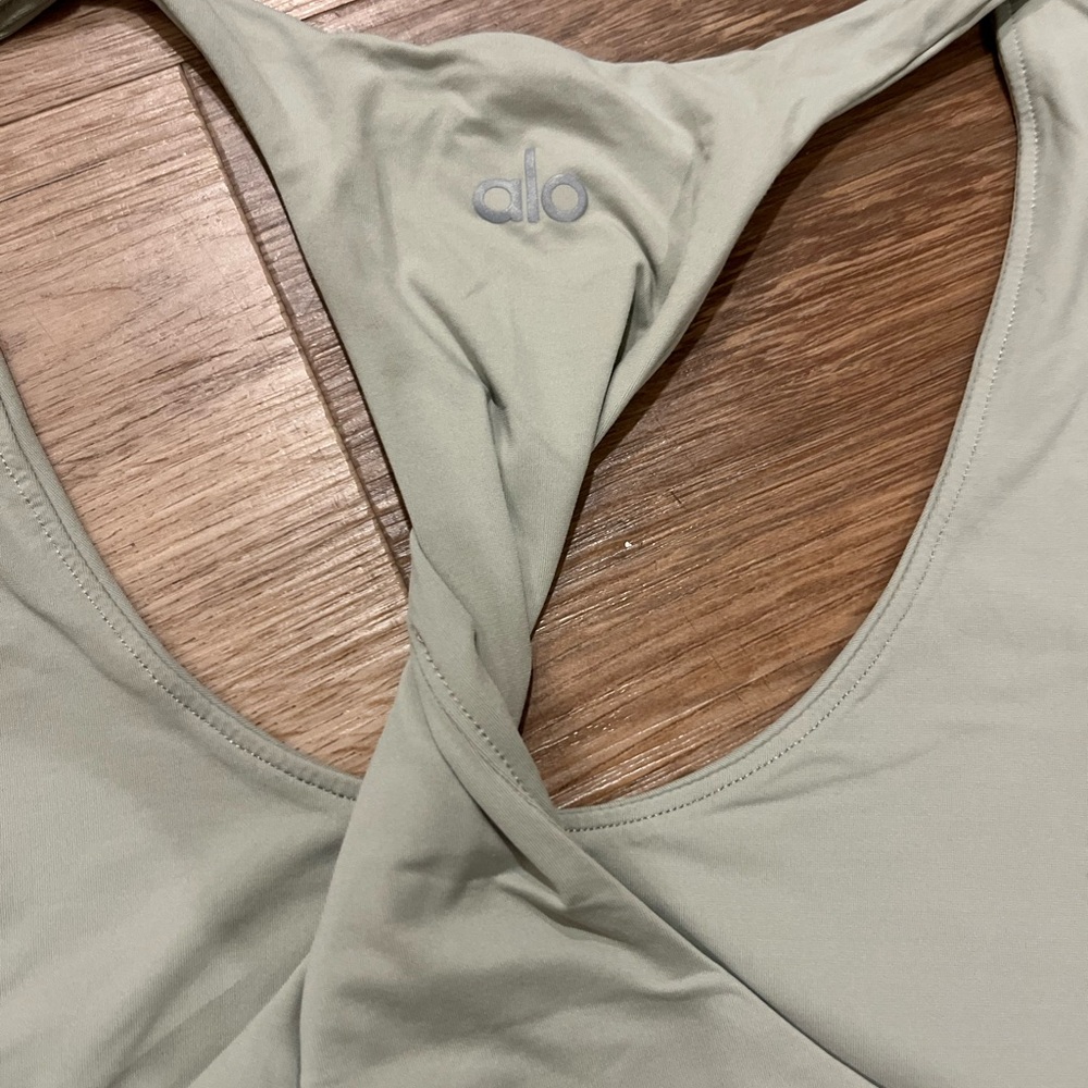 ALO Yoga twisted tank-limestone - Picture 3 of 3